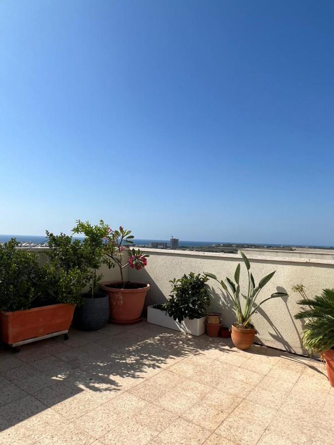 Ferienwohnung סטודיו חדש ויפה עם נוף לים Netanja Exterior foto