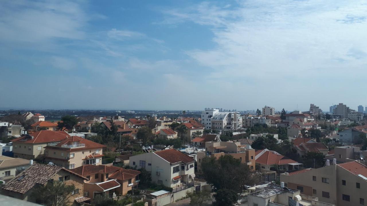 Ferienwohnung סטודיו חדש ויפה עם נוף לים Netanja Exterior foto